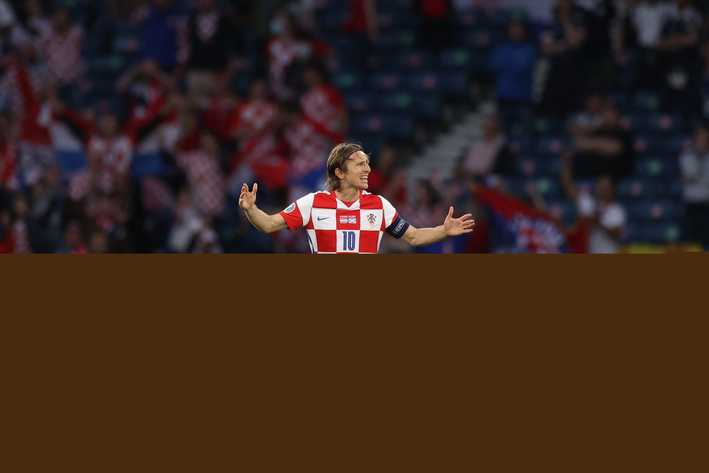 凯尔特人本赛季对50%胜率球队拿到7胜，全联盟仅次于活塞